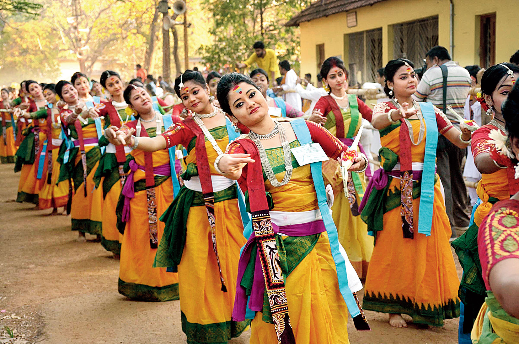 বসন্ত ভরে উঠুক প্রকৃতির রঙে